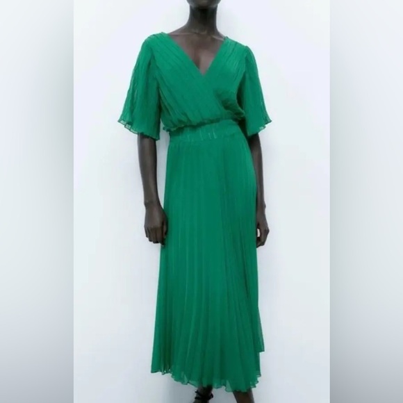 Zara Dresses & Skirts - ZARA NWT Pleated Midi Dress in Green Size XS